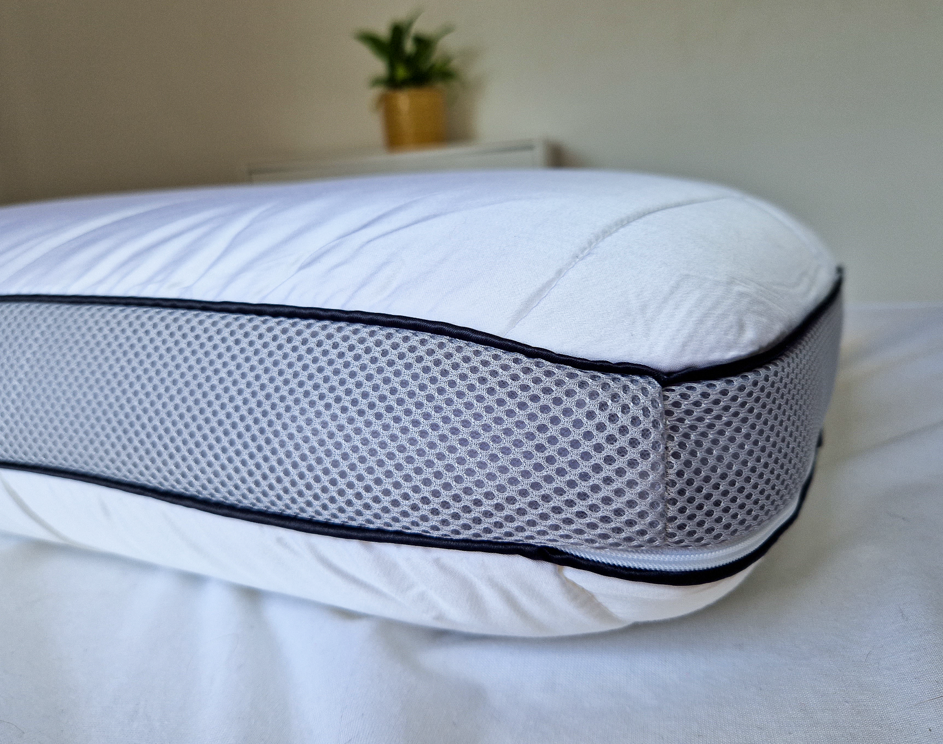 Panda Hybrid Memory Foam Bamboo Pillow Review UK 2023